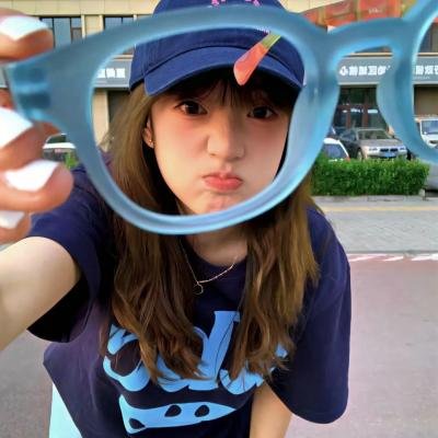 女孩和蜘蛛